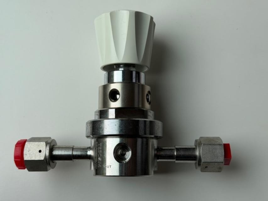 Tescom Pressure Regulator 23-3B25CMHF4HF44