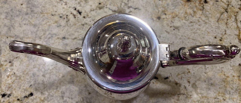 Oneida Silver Plate Coffee/Tea Pot 9 1/2”