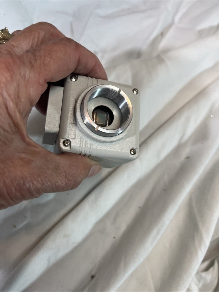 SENTECH STC-172 HIGH RESOLUTION CCD EIA MACHINE VISION CAMERA UNTESTED