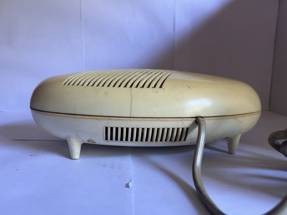 Original Model DC-1600 Plug Digital Clock Radio