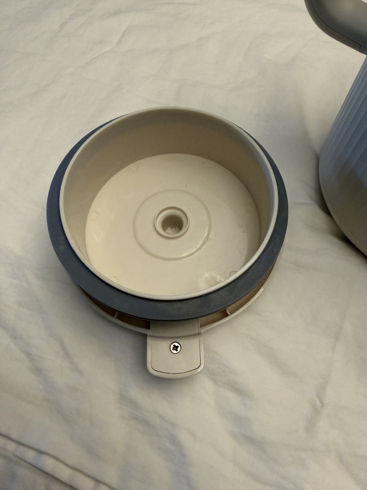 Lightly Used! Automatic Nut Milk Maker & Blender DJ001