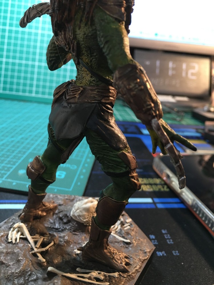 Eaglemoss Alien & Predator #22 - "Falconer Predator" with box