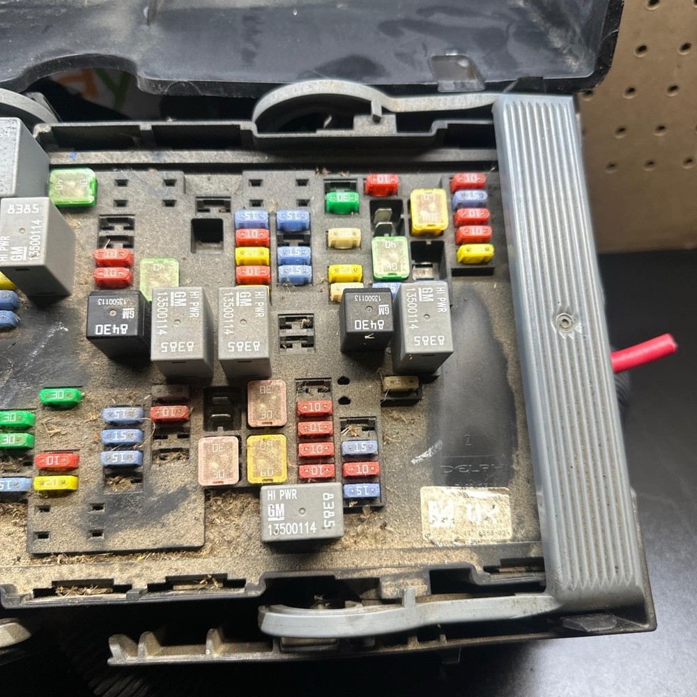 Chevy Silverado 2008 fuse box relay module 12v (.2)