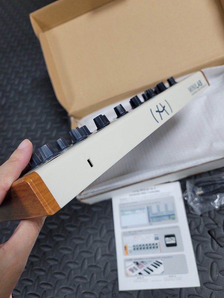 Arturia MINILAB Universal MIDI Controller Keyboard