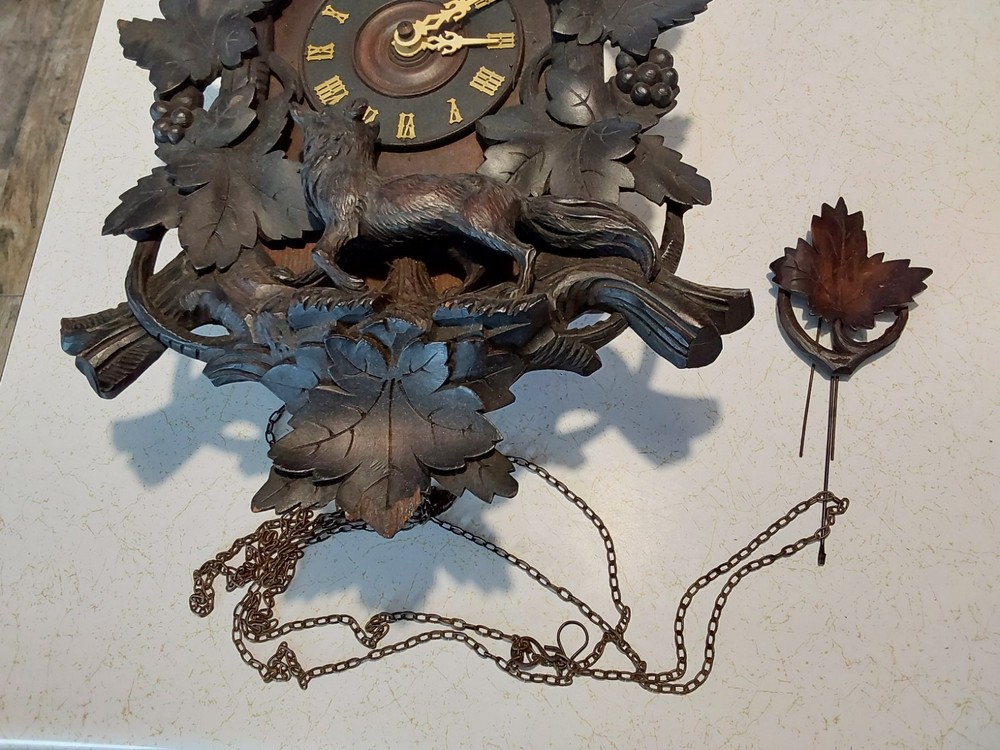 Antique BLACK FOREST Cuckoo Clock w/Wolf