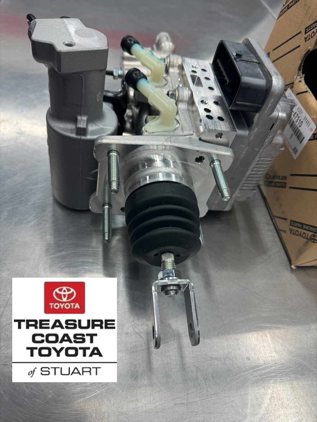 NEW OEM TOYOTA 14-15 PRIUS BRAKE BOOSTER ASSEMBLY W/MASTER CYLINDER 47050-47310