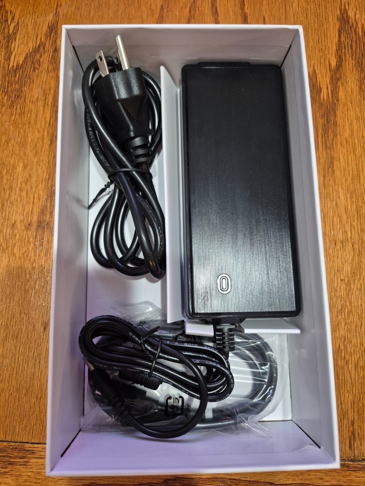 Plugable Technologies TBT4-UD5 Plugable Thunderbolt 4 Dock