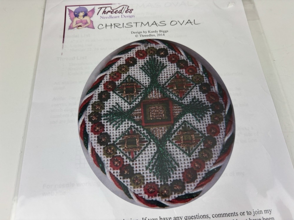 Threedles Needleart Designs Christmas Oval Needlepoint Pattern 2S