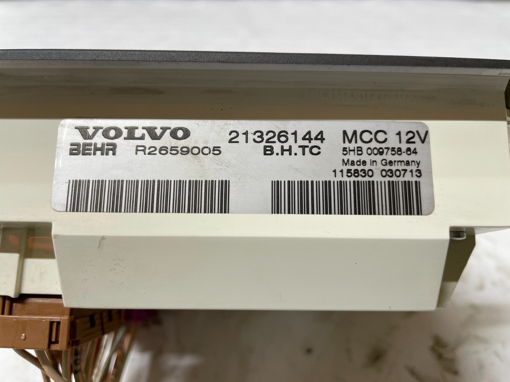 VOLVO HEATER COTROL MODULE P/N 21326144 BROKEN OUTER 7420
