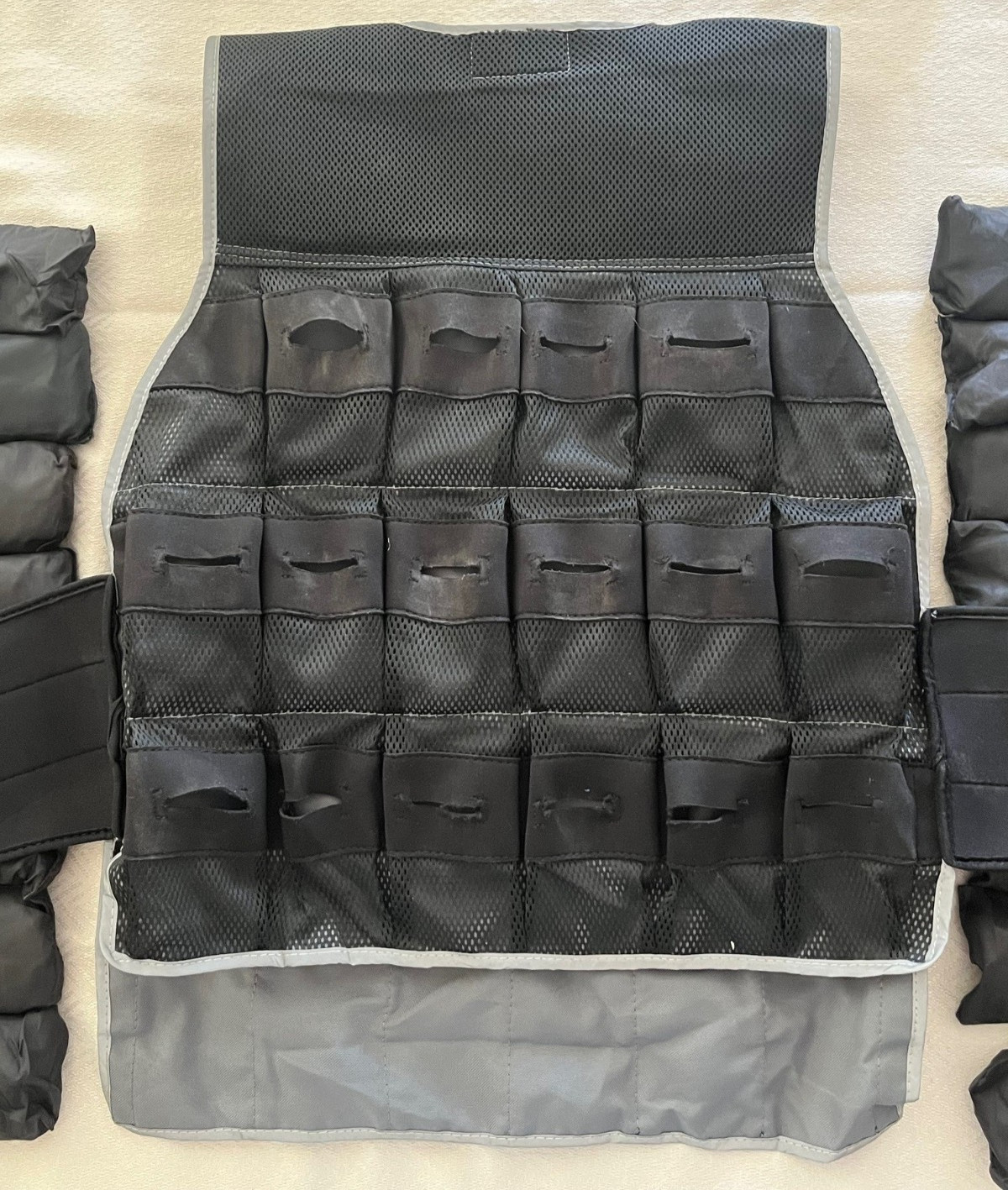 Up to 40LB WEIGHT VEST - Perfect Fitness - 1-40lb Adjustable. Barely Used