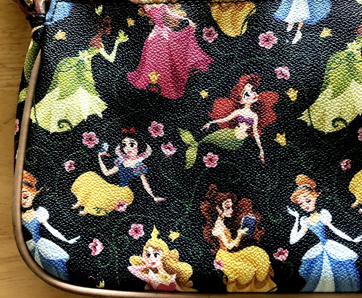 RARE DISNEY 2016 DOONEY & BOURKE PRINCESS HALF MARATHON CROSSBODY PURSE - ISSUES
