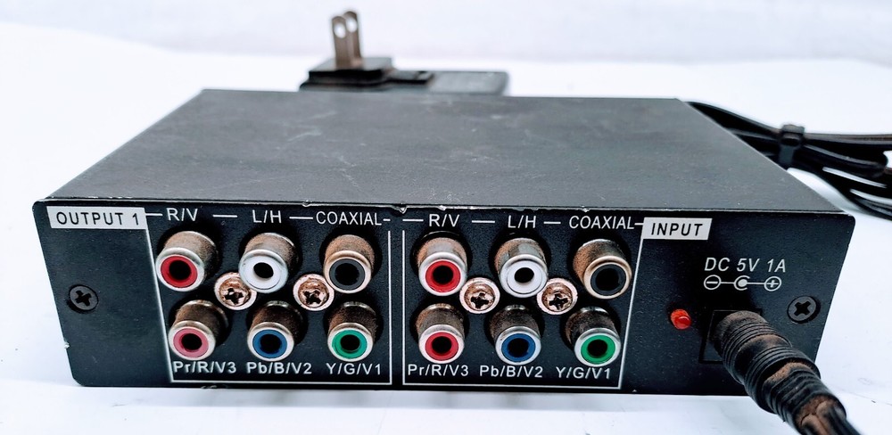 Startech ST123HDA 3-Port Component Video Splitter With Adapter