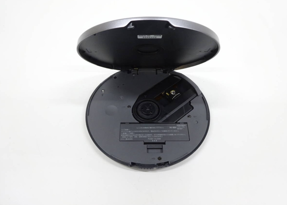SONY D-NE830 Portable CD Player Walkman Silver Very Good