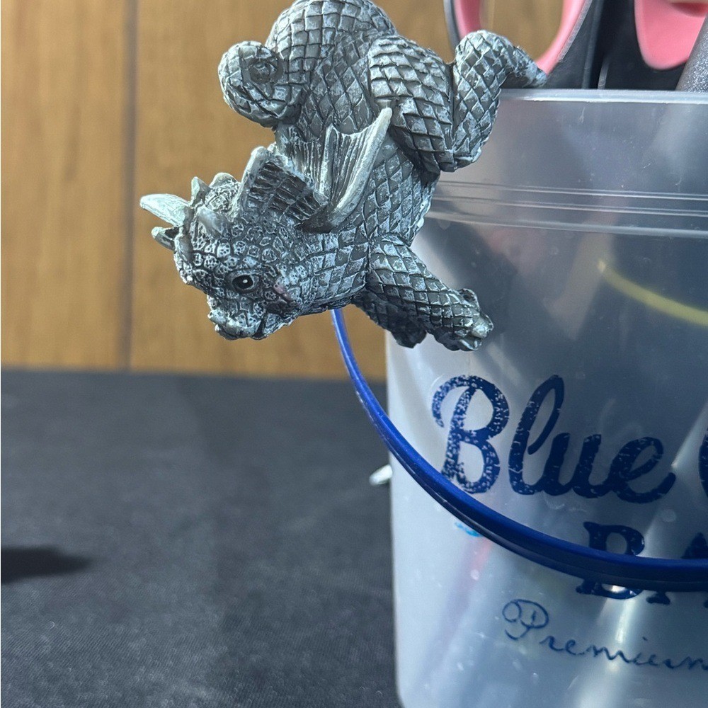 Gray Dragon Figurines Set for Small Plants / Edges