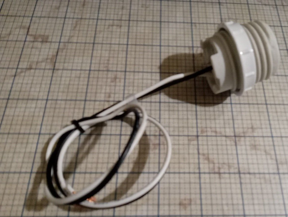 Porcelain Threaded Medium Lamp Holder Replacement with Ring and 18 AWG Wire