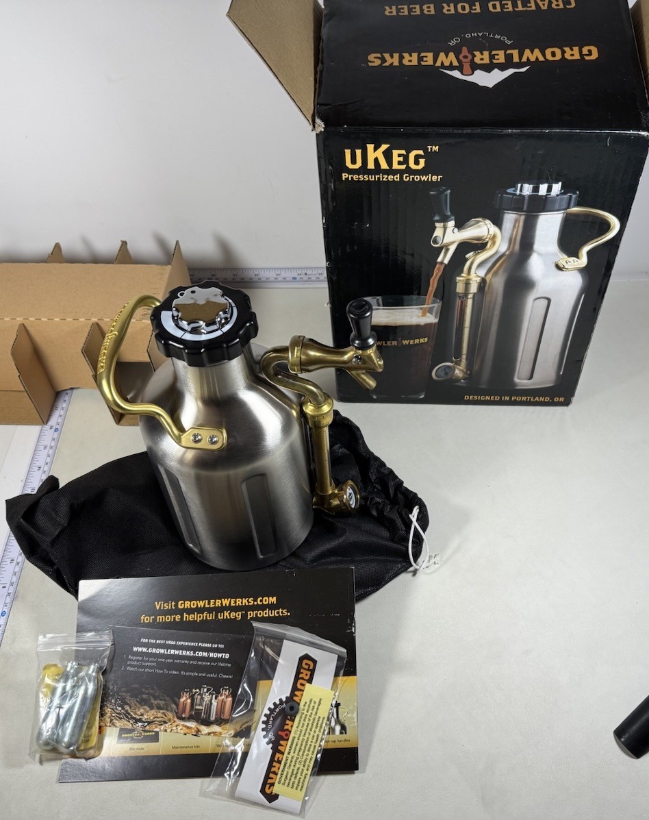 GrowlerWerks uKeg 64 oz Pressurized Stainless Steel Beer Growler New-open Box