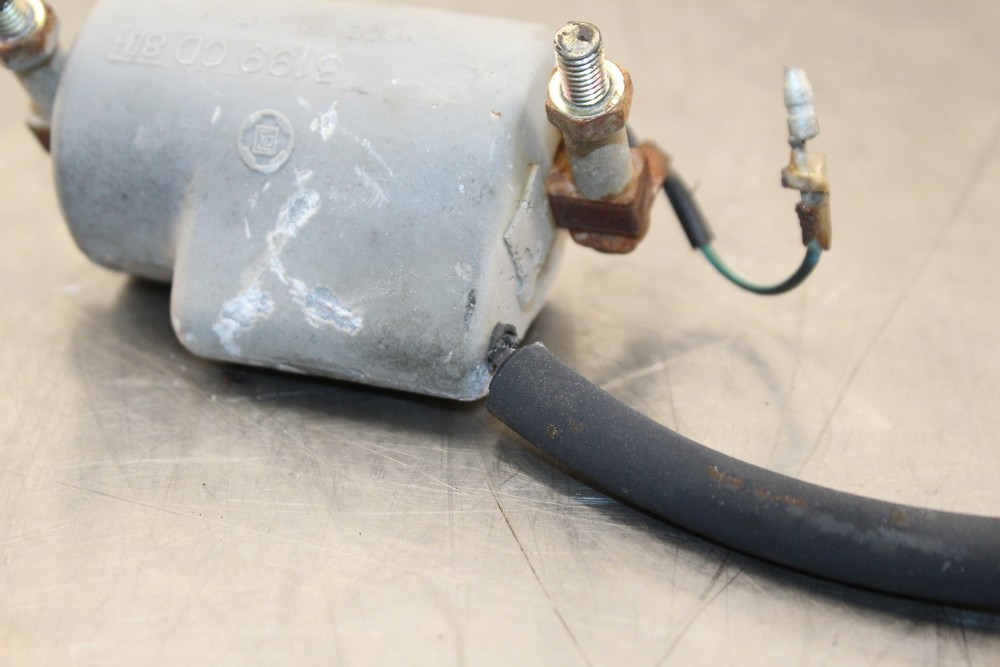 1987 Kawasaki ignition coil spark plug cap (S700)