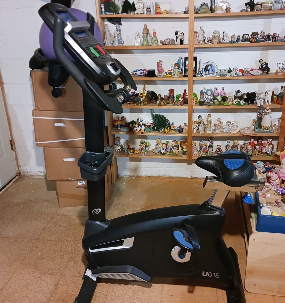 Nautilus - U618 Upright Exercise Bike. Pristine Condition!!