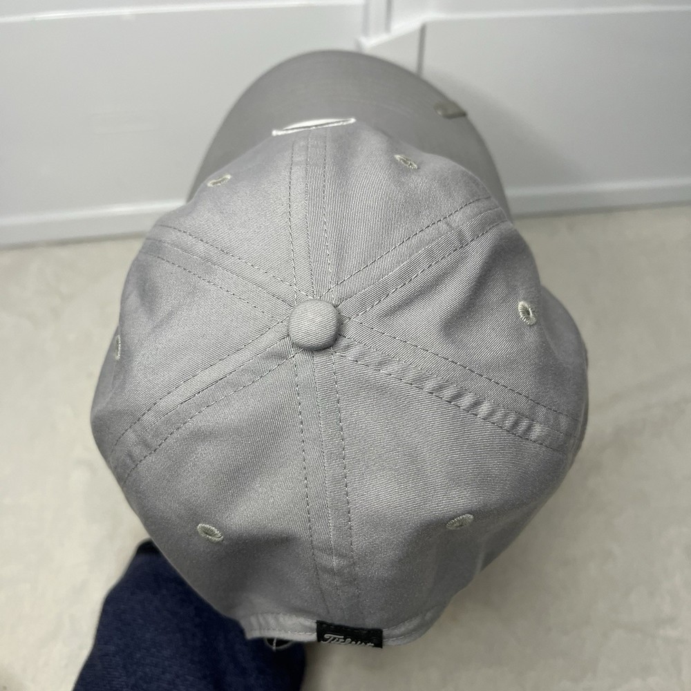 Titleist Hat Cap Strapback One SIze Grey Adjustable Golf Hat Lightweight Logo