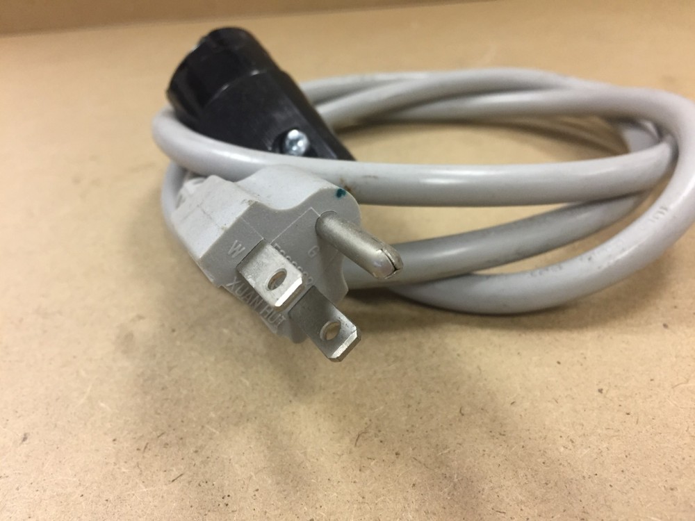 Adapter Cable 4' 15A 3 Wire Plug to Hubbell Midget Twist-Lock Socket HBL7593