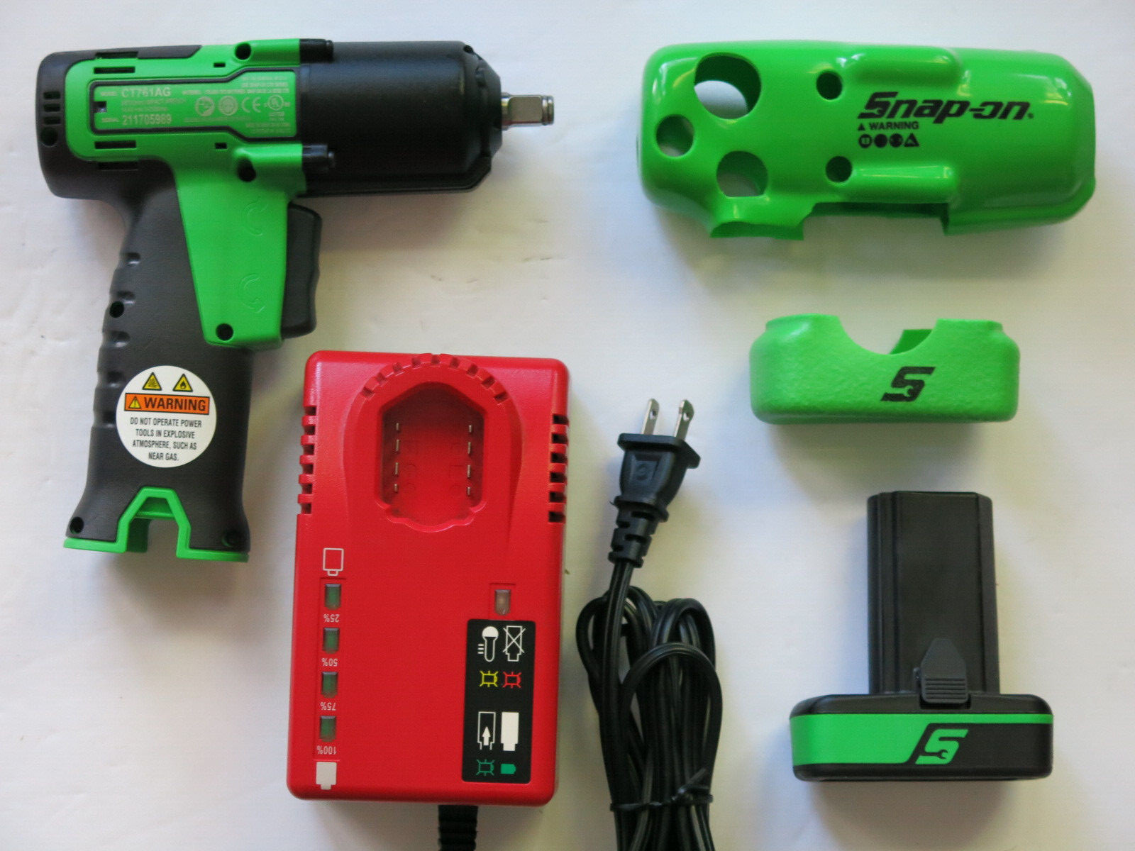 Snap-On CT761 CT761AG Impact Wrench 3/8"  14.4v  Cordless Battery & Charger Set