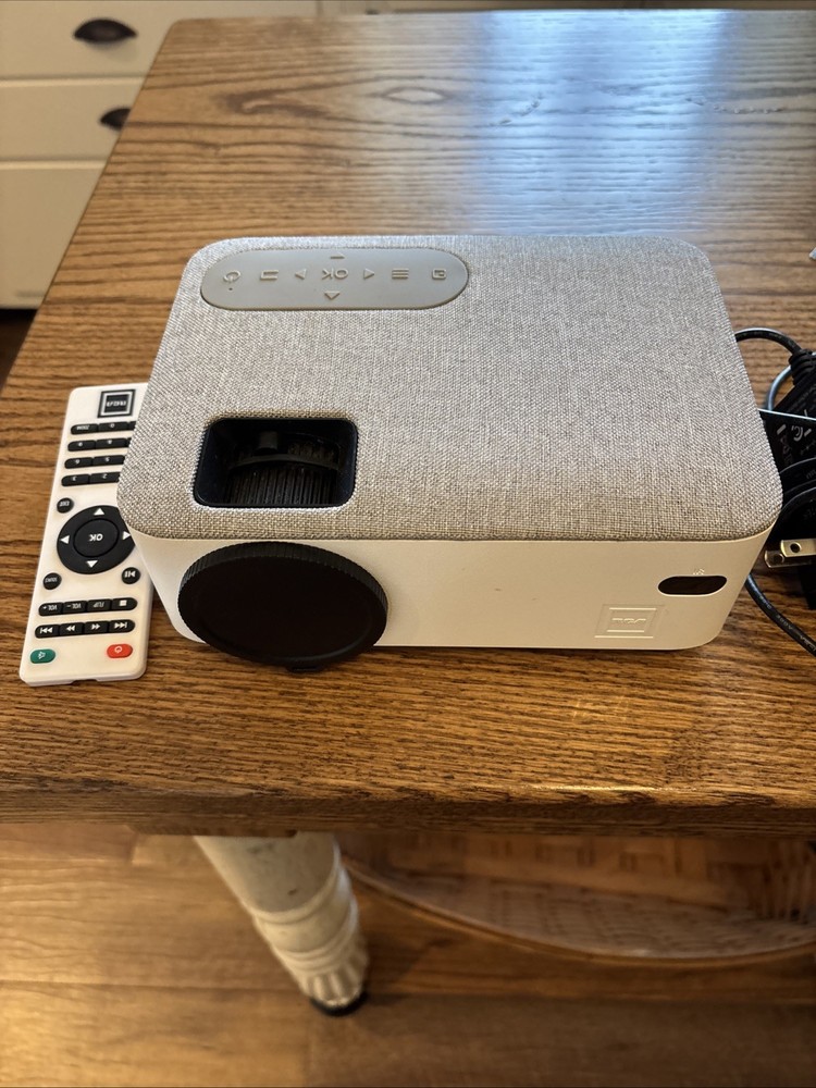 RCA RPJ143 480p LCD Projector White Medium Throw Ceiling Wired 480x320 Remote