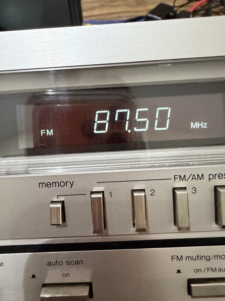 Technics SA-222 stereo receiver. Classic silver face model