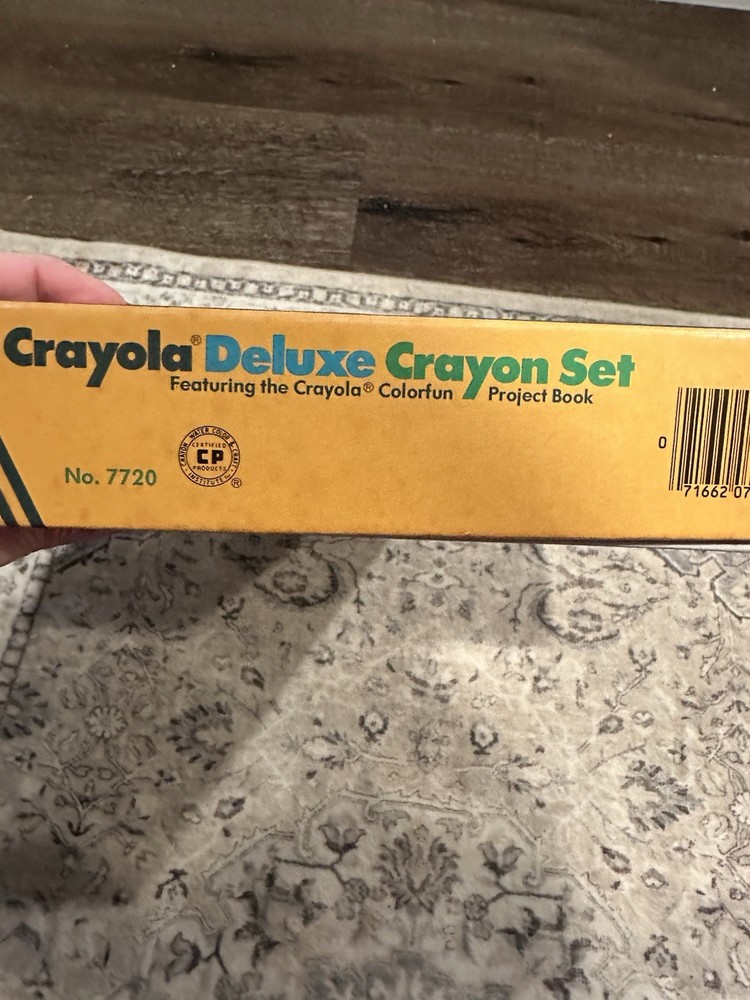 Vintage Crayon Deluxe Set 1977