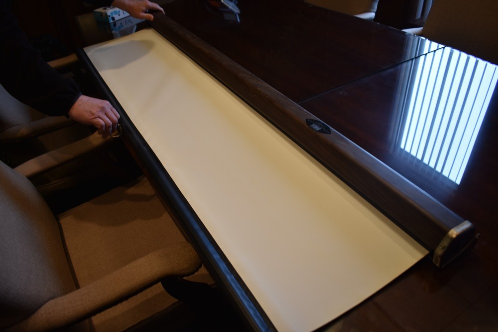 Luma 60"x 60" Retractable Projection Screen