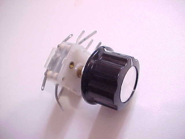 2x 270 & 20PF VARIABLE CAPACITORS (ONE EA.) WITH 3/4" X 6.45MM SHAFT & KNOB