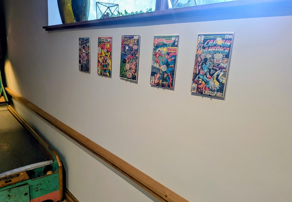 Comic Book Wall Mount - 3D Printed ,Easy Hang, Minimalist
