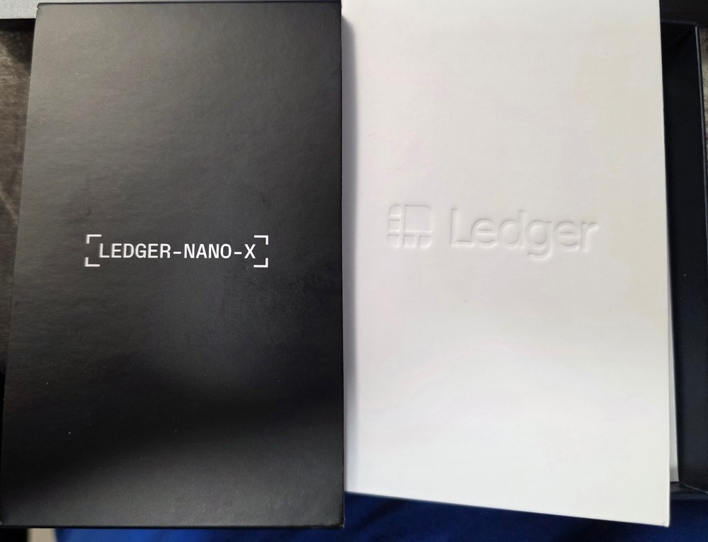 Ledger Nano X - Crypto Hardware Wallets - Bluetooth Compatible; Powerd Up Unused