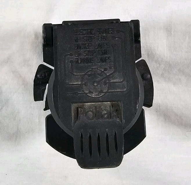 Pollak 7 way Trailer RV TWIST LOCK Vehicle Light Plug Socket OEM 12191503