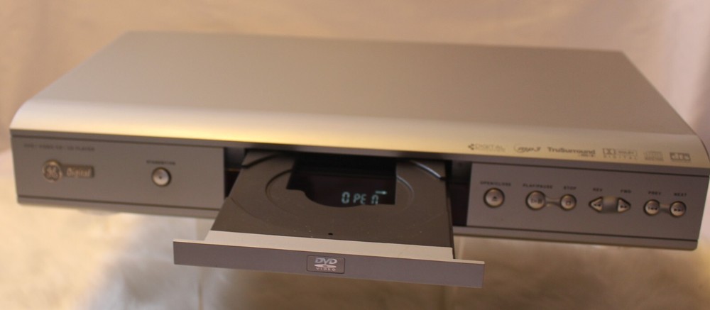 GE DVD Player Digital DGE100NA Silver INCLUDES Remote Control & Users Guide