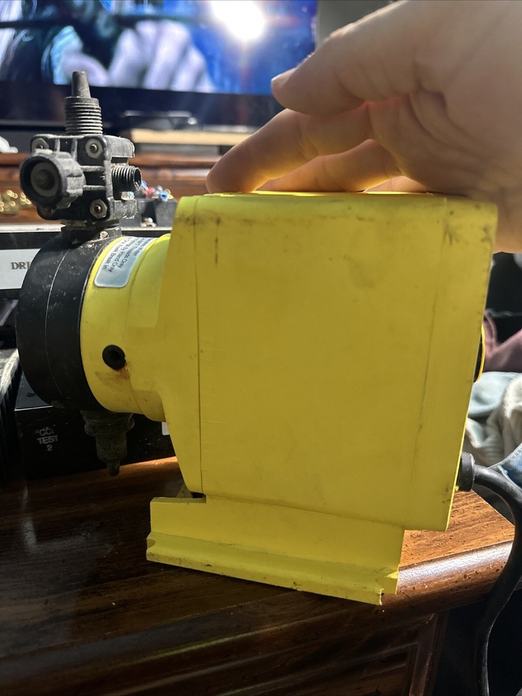 LMI Milton Roy P051-392TI