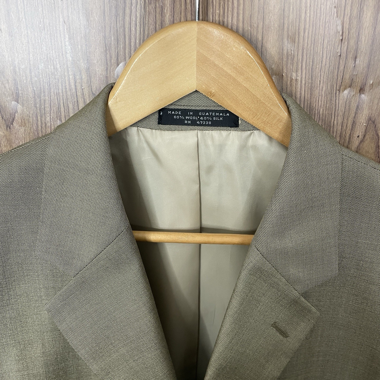 Jones New York 2 Piece Suit Mens 40S 32x30 Beige Solid Wool Silk Three Buttons