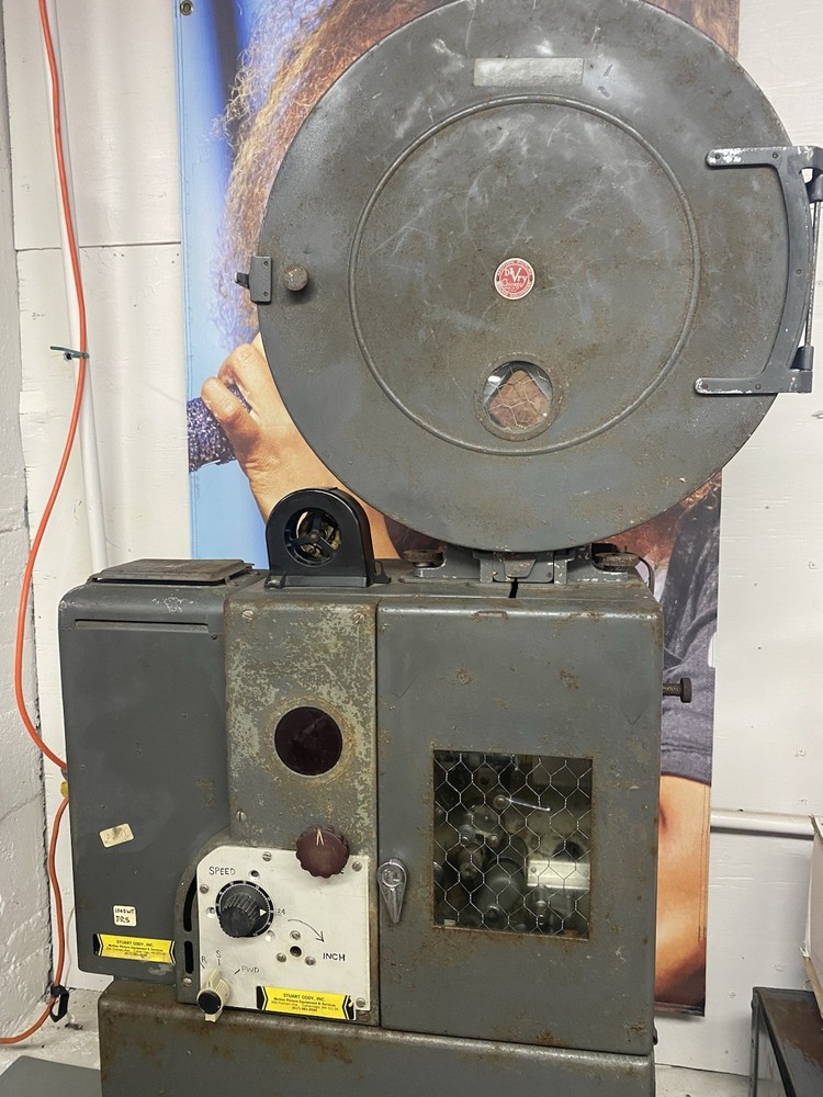 DEVRY XD  35mm Model XD (2810) Film Projector