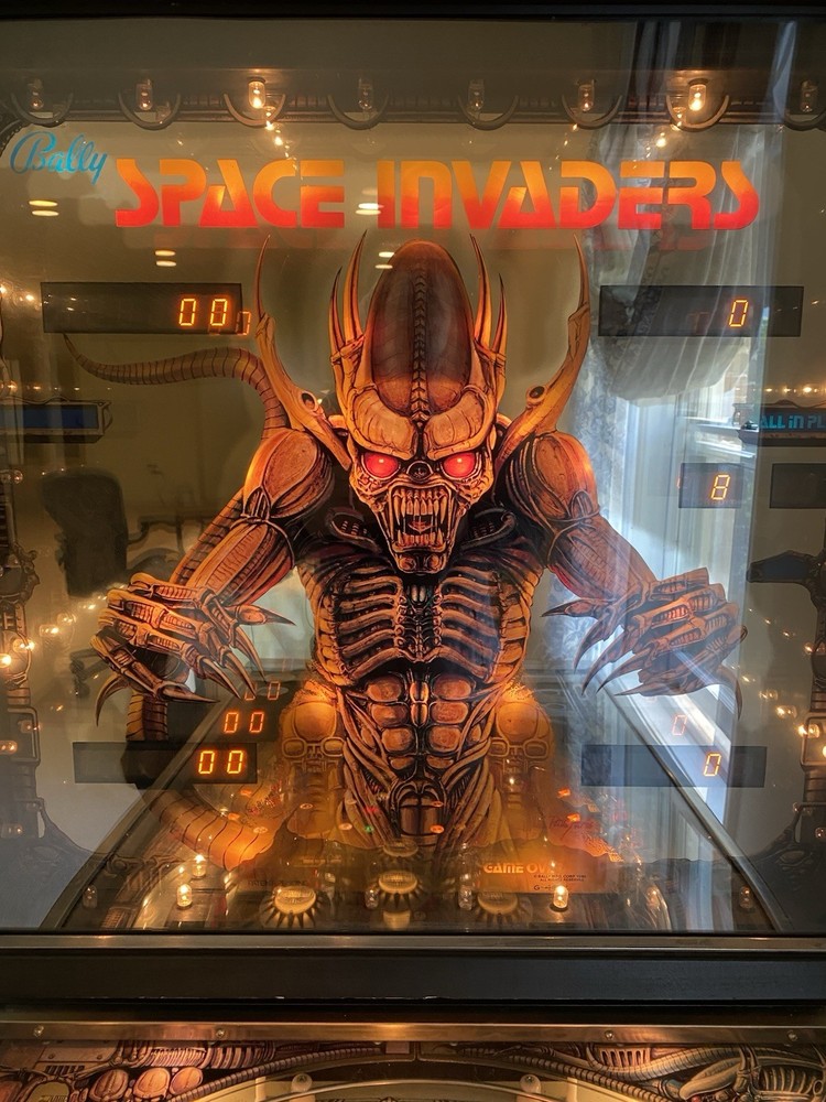 1980 BALLY SPACE INVADERS PINBALL MACHINE