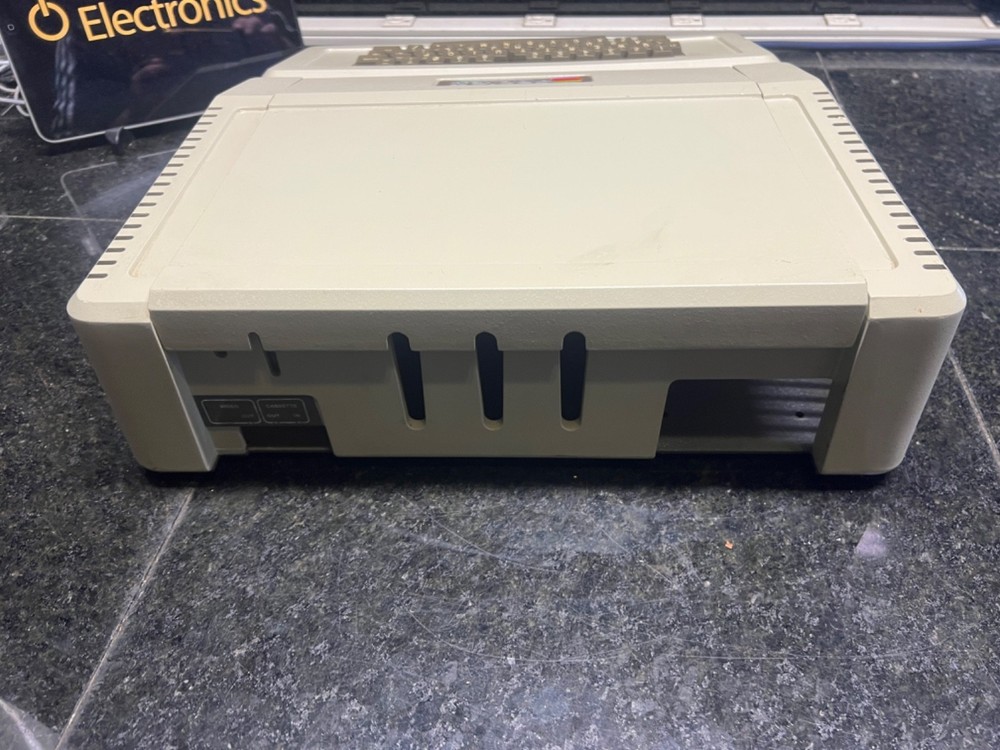 APPLE II PLUS EMPTY CASE FOR MODS!
