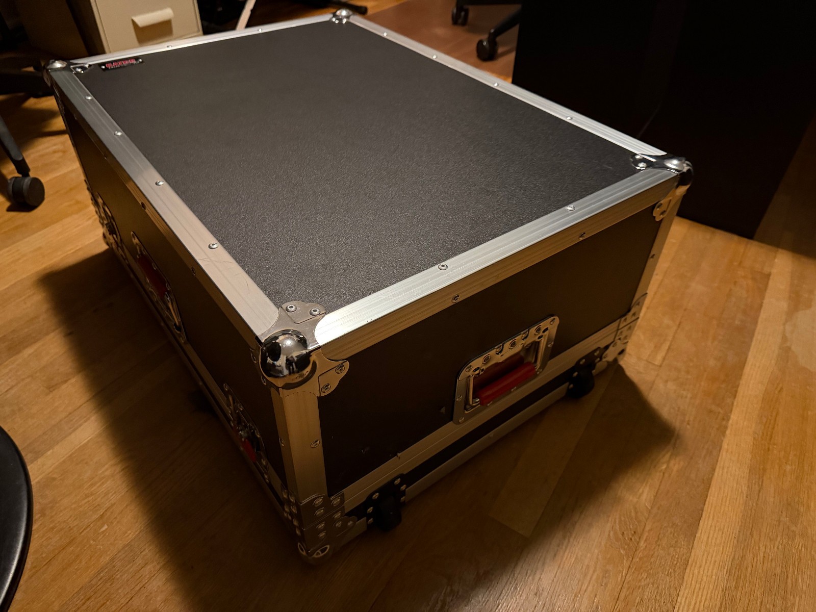 Midas M32R Digital 40 channel Mixer with Gator case and dust cover