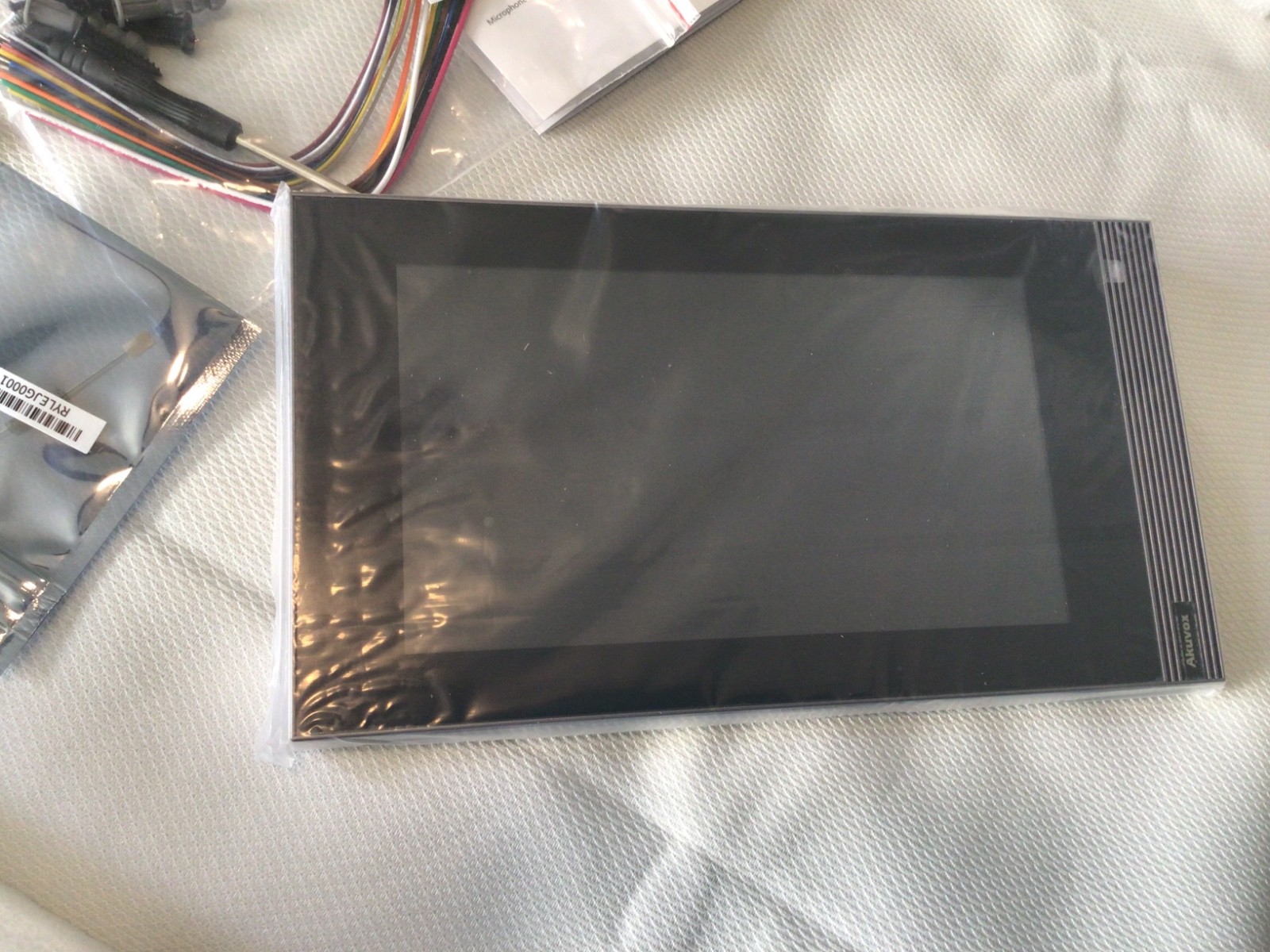 AKUVOX S562 Luxury Smart Indoor Monitor 7” Smart intercom for Home Integration