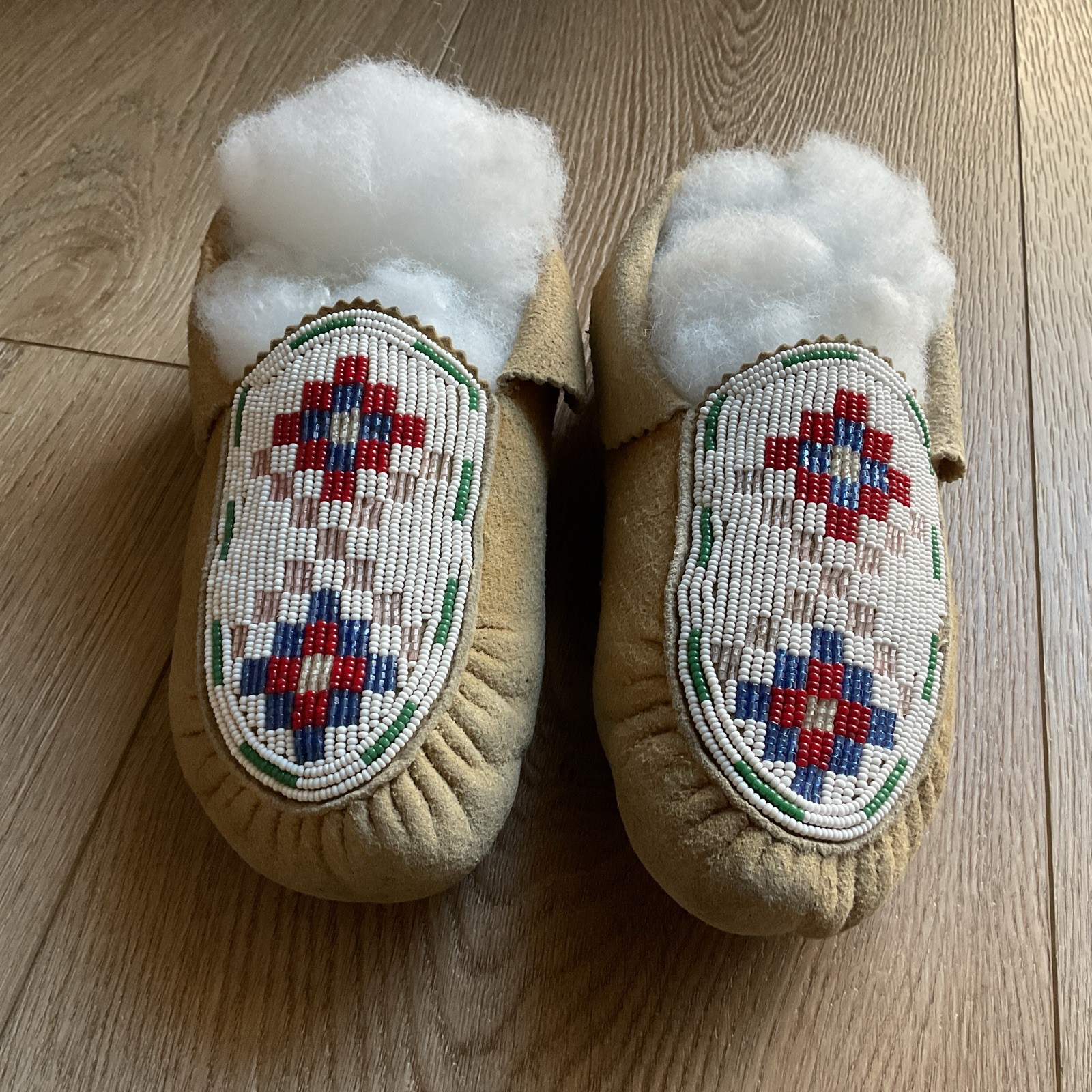 VINTAGE Native American Indian Beaded Moccasin Great Condition