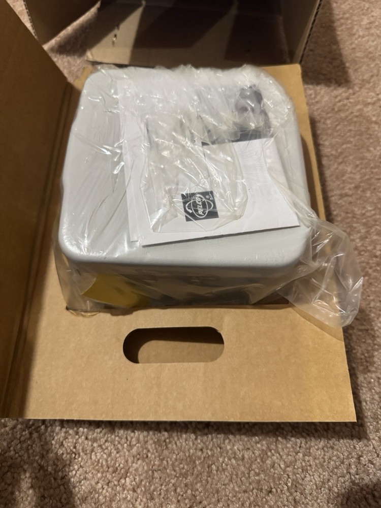 New Pelco WCS1-4 Master Camera Power Supply