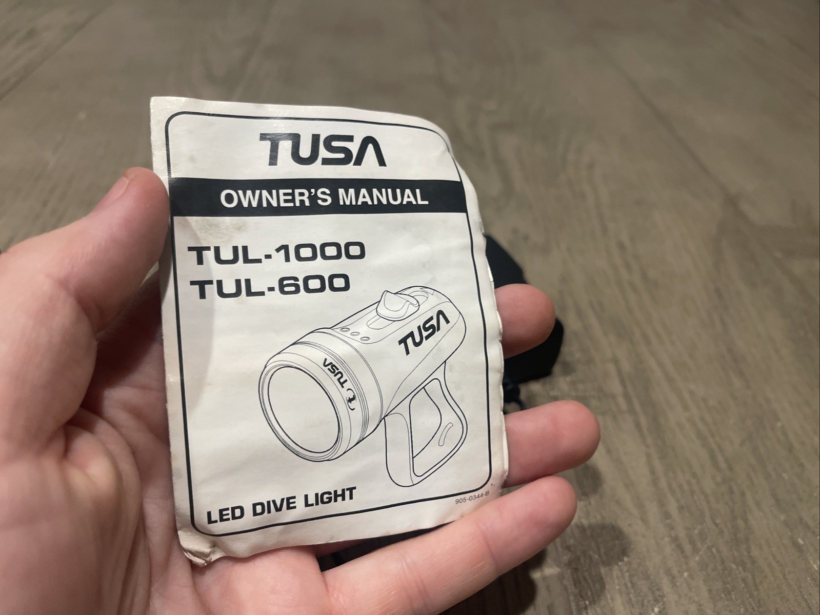 TUSA TUL-600 LED Dive Light With Case, Charger, and Manual