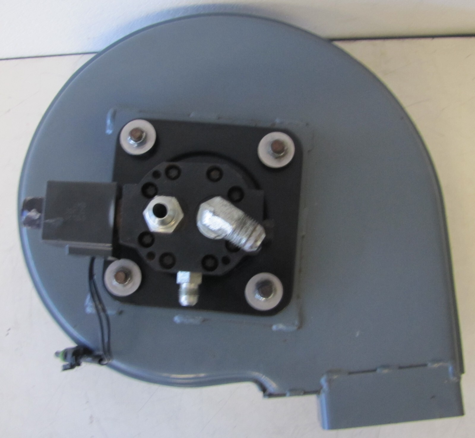 Tennant Sweeper Vacuum Fan Assembly Housing and Hydraulic Motor 1071240 9002683