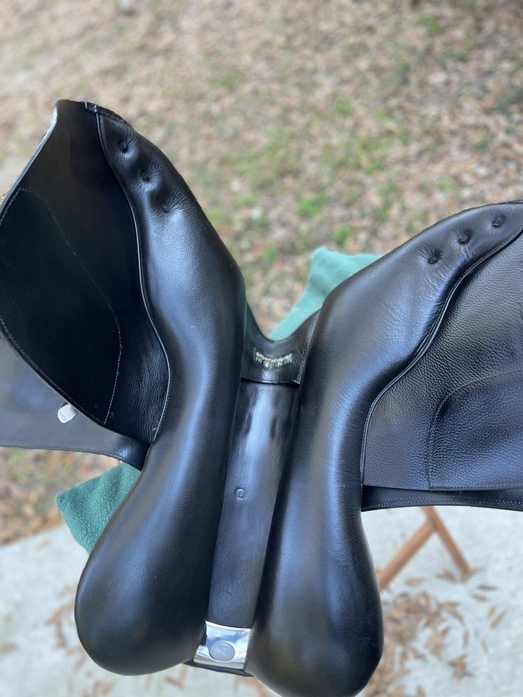 Bates Elevation DS Jump English Saddle 17.5”