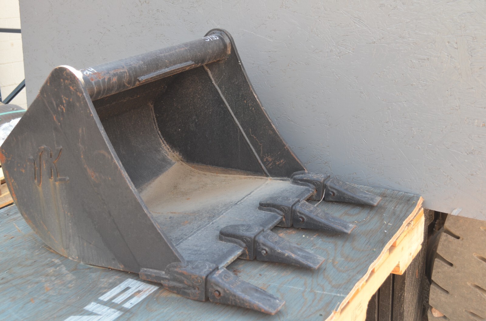 24" WAIN ROY BUCKET TO FIT A 3.5 METRIC TON MACHINE