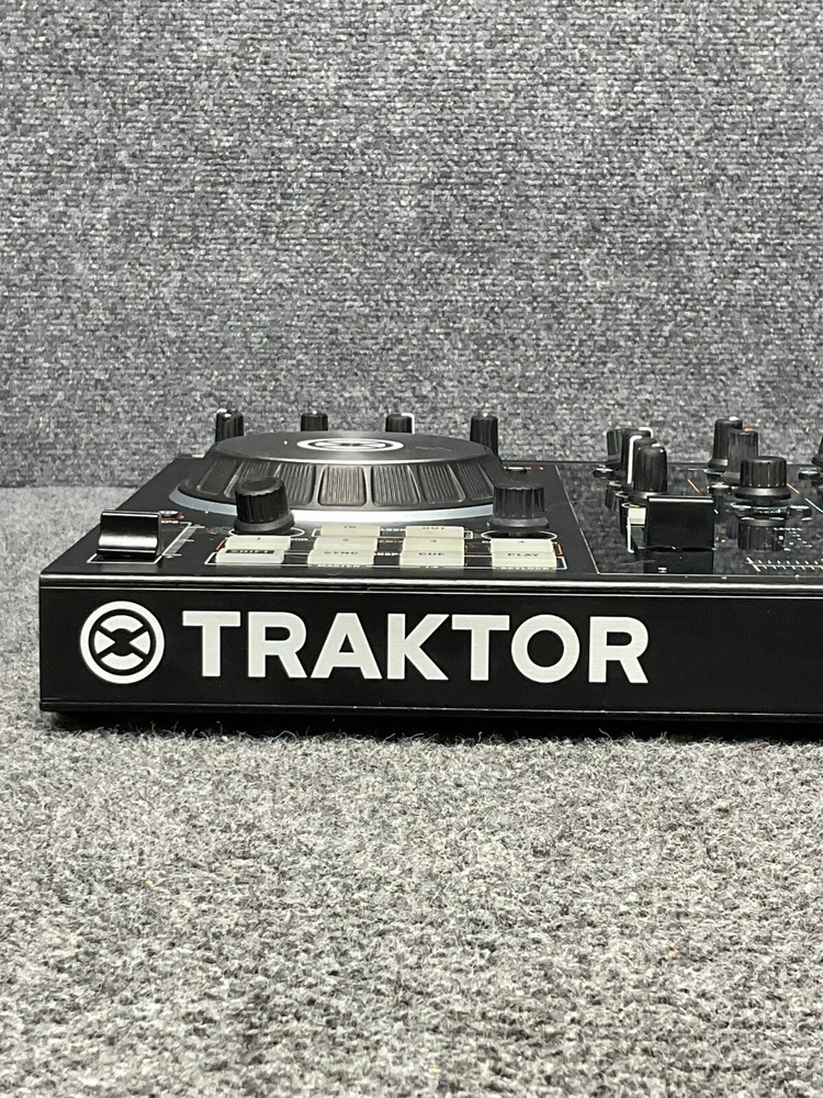 Native Instruments Traktor Kontrol S2 MK2 🎧 2-Channel DJ Controller Black