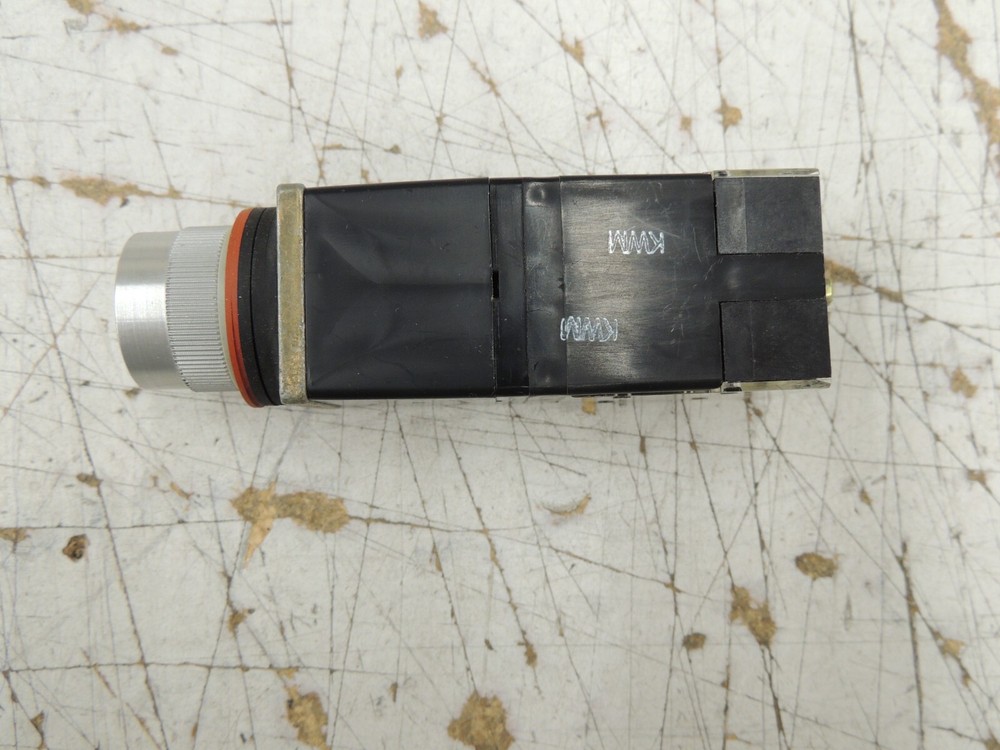 ALLEN BRADLEY 800MR-N46QB Locking Selector Switch