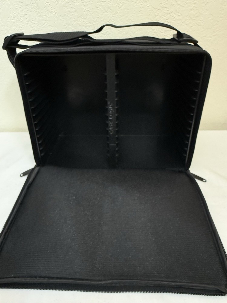 Vintage 2000s Case Logic 30 CD Carrying Case Bag Storage w/Strap